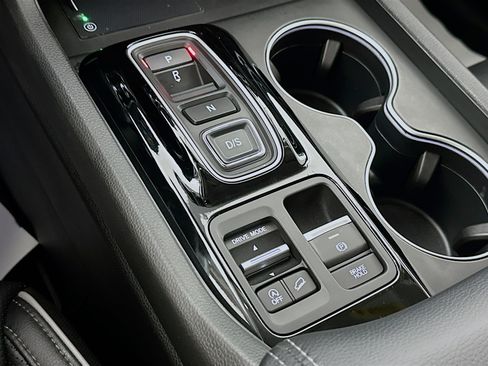 Used 2025 Honda Pilot Elite image 17