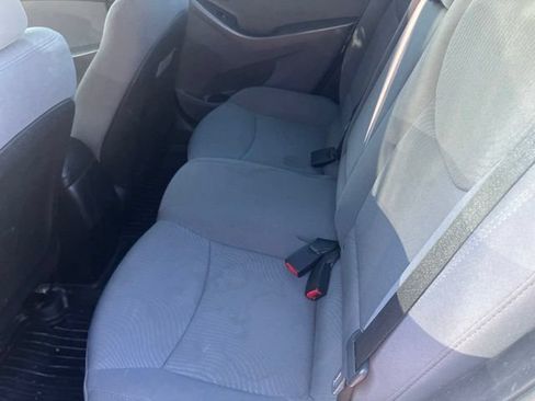 Used 2015 Hyundai Elantra SE FWD image 16