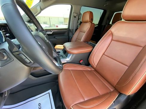 Used 2025 Chevrolet Silverado 1500 LT Trail Boss AWD/4WD image 12