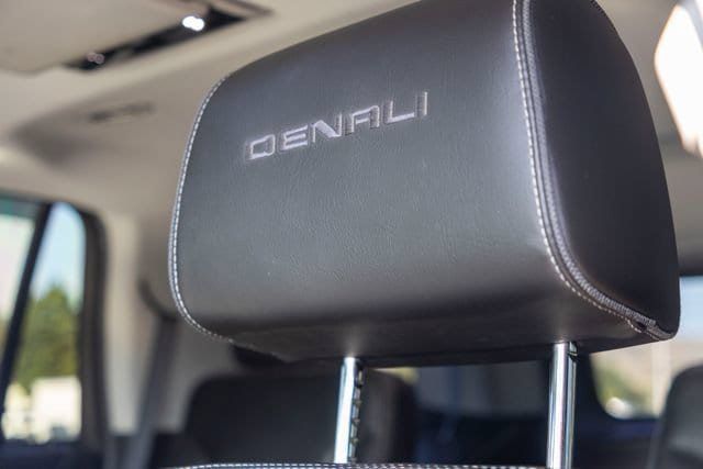 Used 2018 GMC Yukon Denali w/ Denali Ultimate Package AWD/4WD image 19