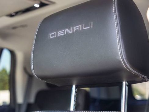 Used 2018 GMC Yukon Denali w/ Denali Ultimate Package AWD/4WD image 19