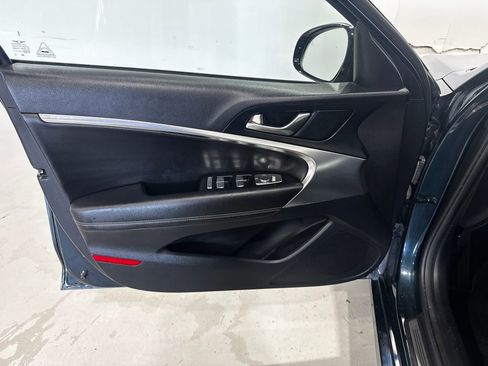 Used 2025 Genesis G70 2.5T RWD image 15