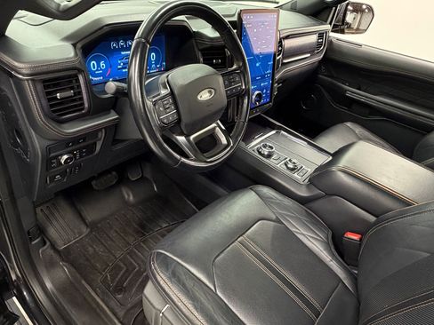 Used 2022 Ford Expedition Platinum AWD/4WD image 3