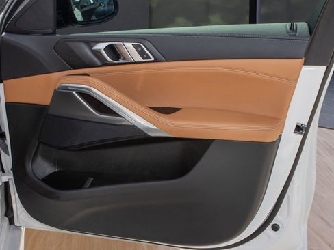 Used 2023 BMW X6 xDrive40i w/ M Sport Package image 13