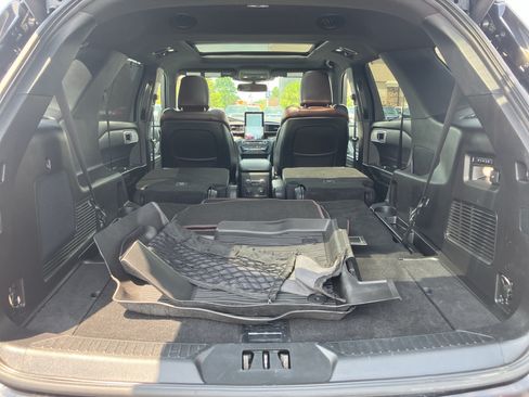 Used 2020 Ford Explorer Platinum w/ Premium Technology Package AWD/4WD image 37