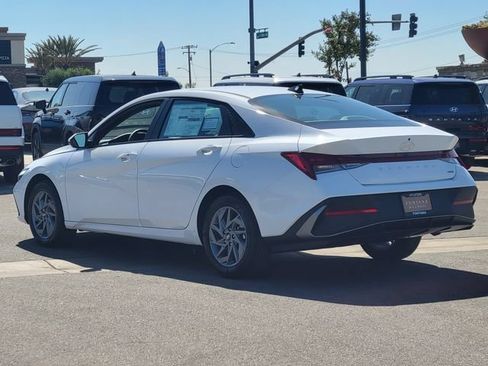 New 2026 Hyundai Elantra Hybrid FWD image 3