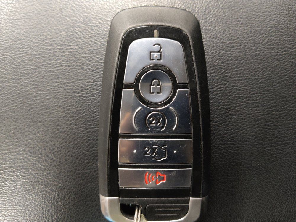 Used 2020 Ford Edge Titanium FWD image 32