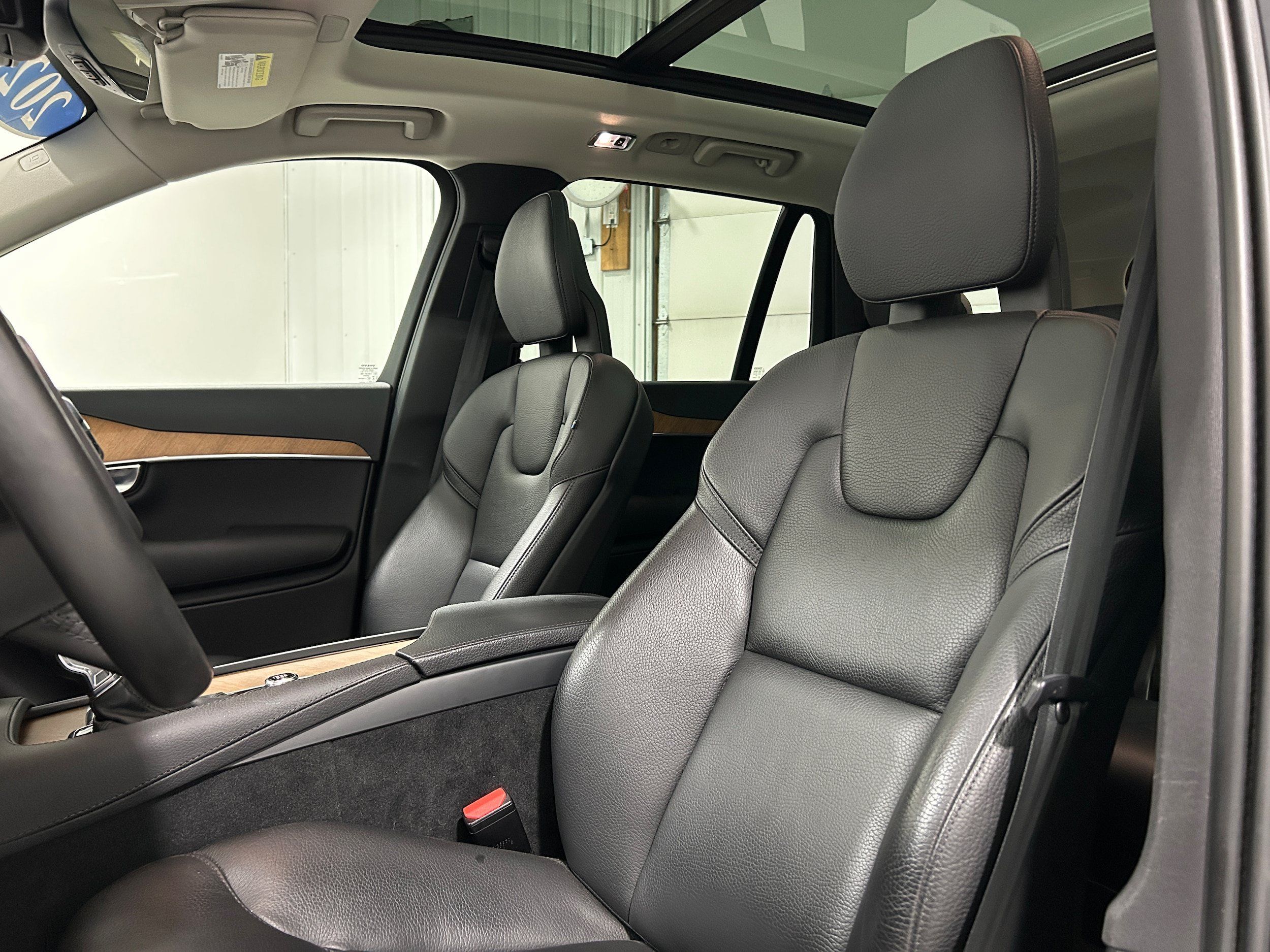 Used 2021 Volvo XC90 T6 Momentum w/ Climate Package AWD/4WD image 25