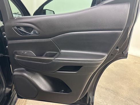 Used 2020 GMC Acadia SLT image 23