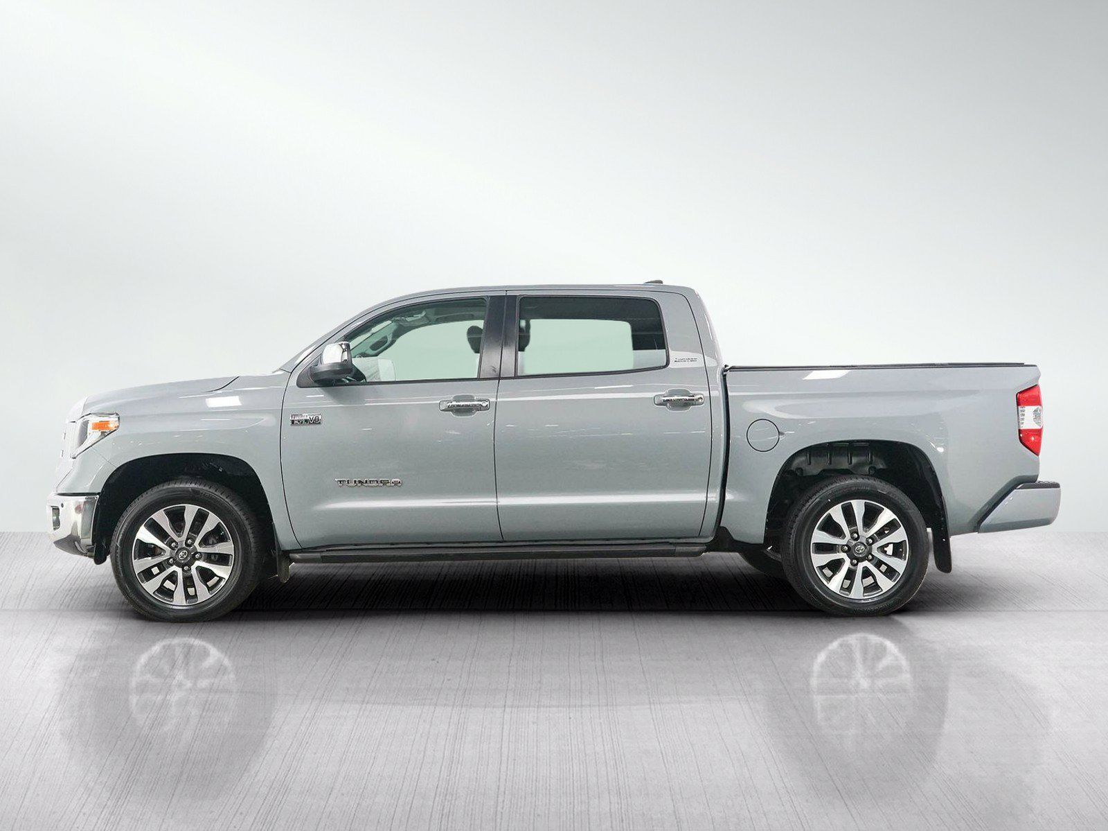Used 2021 Toyota Tundra Limited w/ Limited Premium Package AWD/4WD image 2