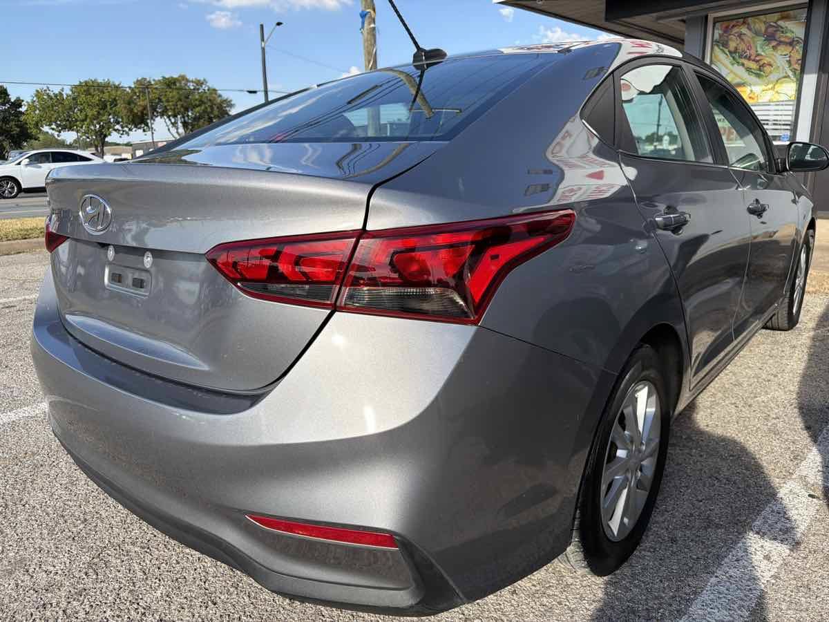 Used 2021 Hyundai Accent SEL w/ Cargo Package FWD image 3