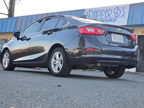 Used 2017 Chevrolet Cruze LT FWD image 12