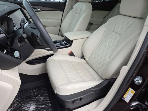 Used 2023 Buick Envision Avenir image 35