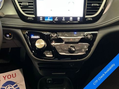 New 2026 Chrysler Pacifica Select image 9