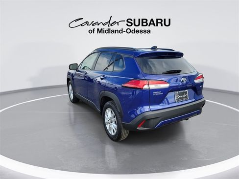 Used 2025 Toyota Corolla Cross LE image 5