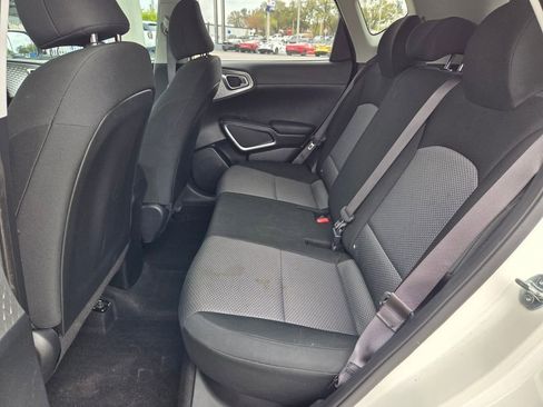 Used 2023 Kia Soul LX w/ LX Technology Package image 6