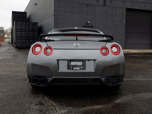 Used 2014 Nissan GT-R Black Edition image 9