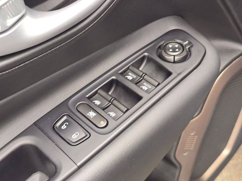Used 2023 Jeep Renegade Latitude AWD/4WD image 23