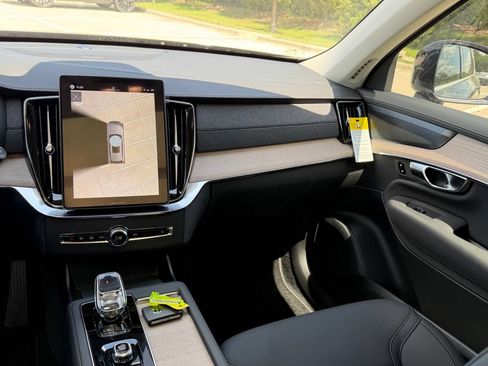 New 2026 Volvo XC90 B5 Plus w/ Protection Package Premier AWD/4WD image 9