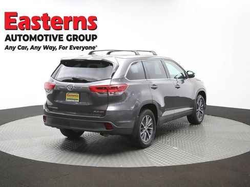 Used 2019 Toyota Highlander XLE AWD/4WD image 44