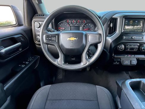 Used 2019 Chevrolet Silverado 1500 Custom w/ Custom Convenience Package AWD/4WD image 6