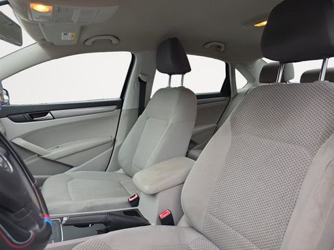 Used 2015 Volkswagen Passat 1.8T S image 9