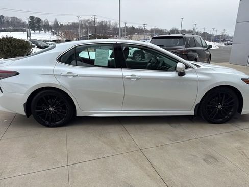 Used 2022 Toyota Camry XSE image 8