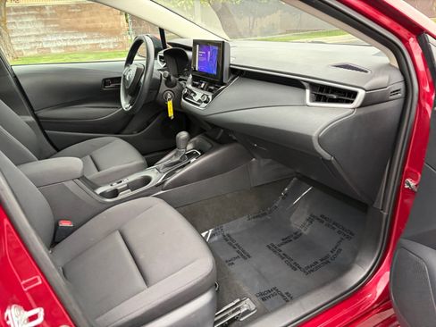 Certified 2025 Toyota Corolla LE FWD image 28