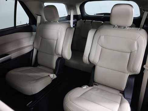 Certified 2022 Ford Explorer Limited AWD/4WD image 30