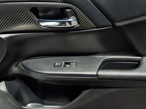 Used 2017 Honda Accord Sport image 25