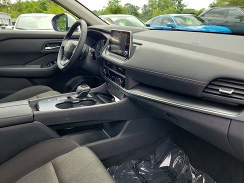 Used 2025 Nissan Rogue SV image 33