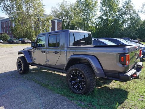 Used 2021 Jeep Gladiator Rubicon w/ Trailer Tow Package AWD/4WD image 5
