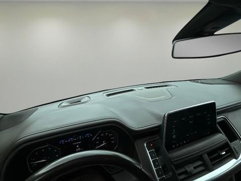 Used 2021 GMC Yukon XL SLE image 6