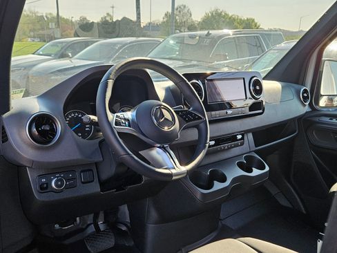New 2024 Mercedes-Benz eSprinter 170 Cargo image 18
