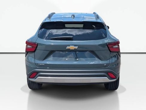 Used 2025 Chevrolet Trax LT FWD image 8