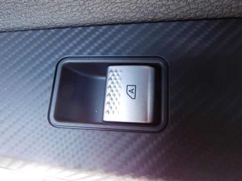 New 2025 Mitsubishi Outlander SE image 40