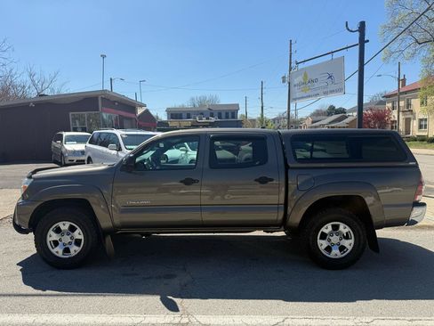 Used 2012 Toyota Tacoma 4x4 Double Cab w/ SR5 Pkg image 2