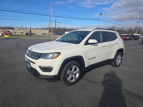 Used 2019 Jeep Compass Latitude w/ Safety & Security Group image 2