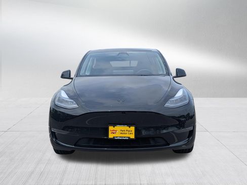 Used 2024 Tesla Model Y Long Range AWD/4WD image 2