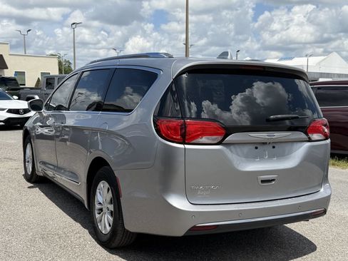 Used 2019 Chrysler Pacifica Touring-L FWD image 7