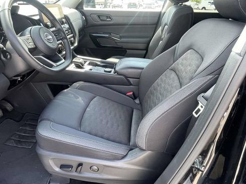 Used 2025 Nissan Pathfinder SV AWD/4WD image 14