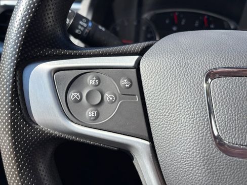 Used 2023 GMC Acadia SLE image 26