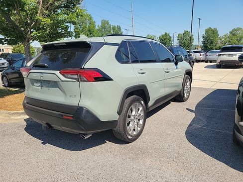 Used 2019 Toyota RAV4 XLE Premium FWD image 3