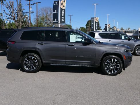 Used 2021 Jeep Grand Cherokee L Overland w/ Luxury Tech Group IV image 3