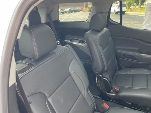 Used 2023 GMC Acadia SLT w/ Preferred Package FWD image 37