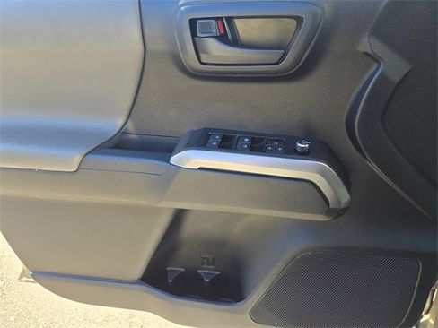 Used 2018 Toyota Tacoma SR5 image 13