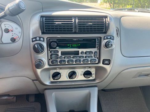 Used 2003 Ford Explorer Sport Trac XLT image 14