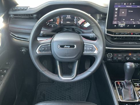 Used 2024 Jeep Compass Trailhawk image 13