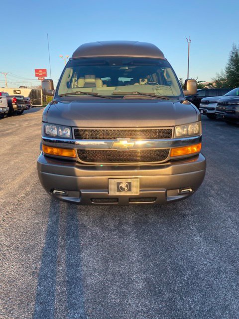 Used 2021 Chevrolet Express 2500 RWD image 2