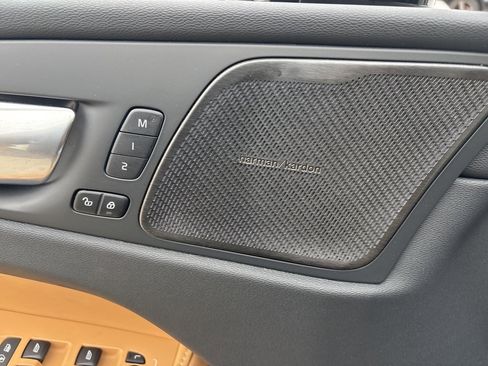 Used 2024 Volvo XC60 B5 Ultimate w/ Protection Package Premier image 16